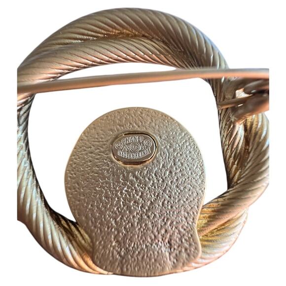 Chanel Gold Twist Wreath Brooch with Pearl CC Autumn/Pre-Fall 2023 (CCXX010) - Picture 4 of 4